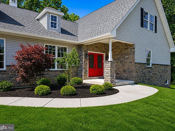 3rd image of 2640 Eagle Ln