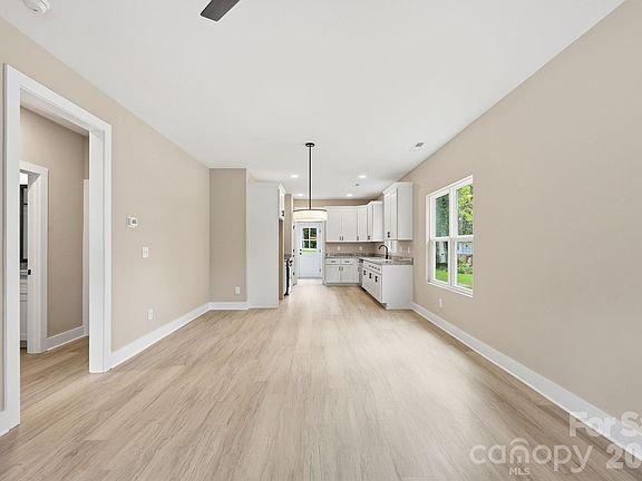 3rd image of 1027 Houston St