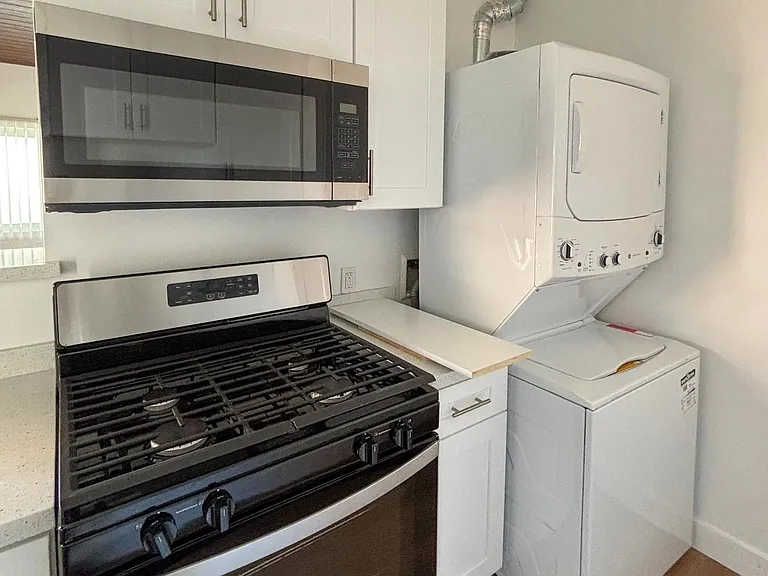 116 N Helberta Ave — Photo 3