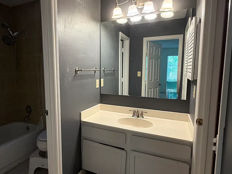 11809 Lansbury Ct — Photo 24