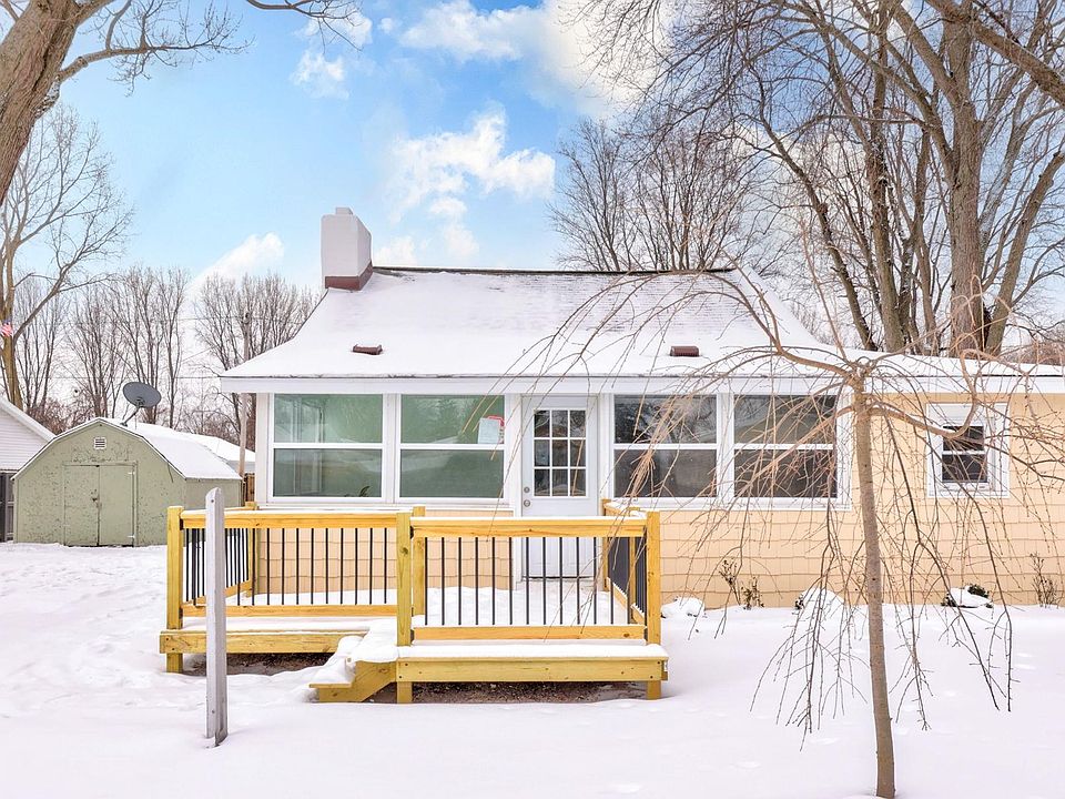 1st image of 30 Spruce Ridge Dr