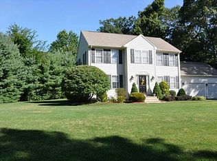 2 Kendall Dr, Lincoln, RI 02865