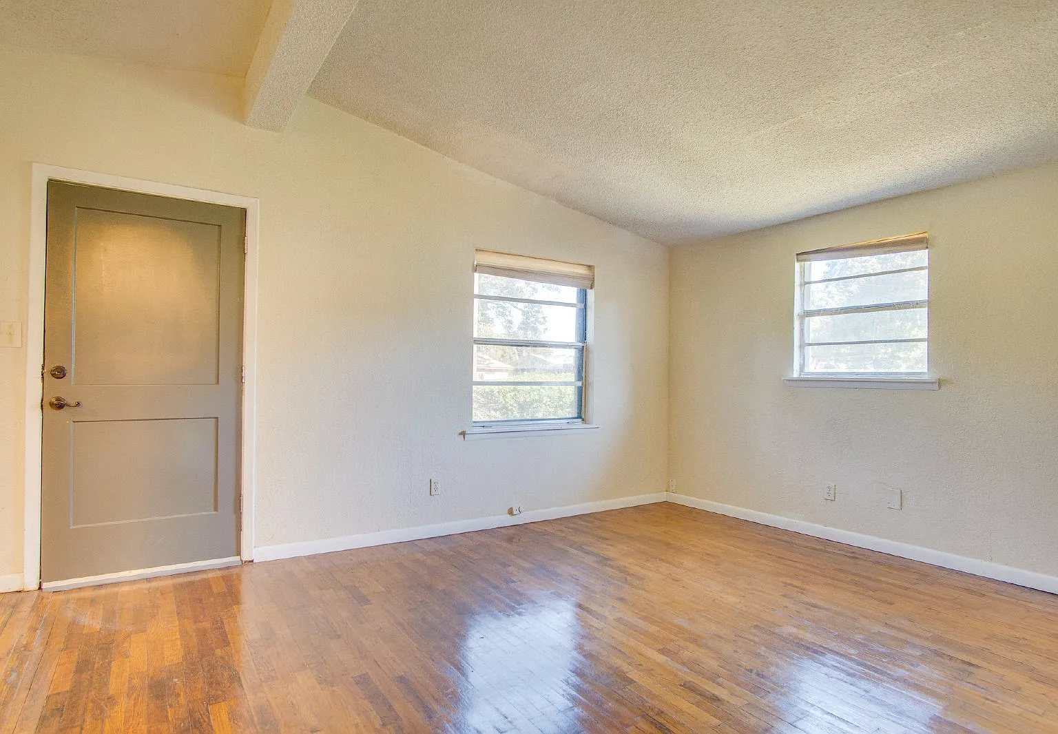3 bed, 2.0 bath, 1356 sqft, $1,450 — Photo 4