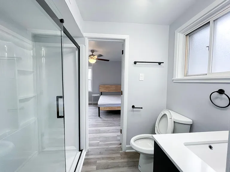 5735 Hobart St #3 — Photo 14