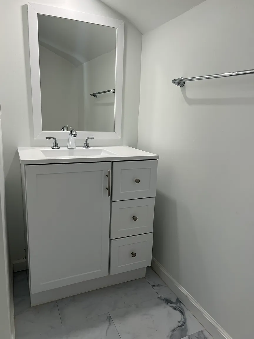 12 Hillcrest Ave photo 1