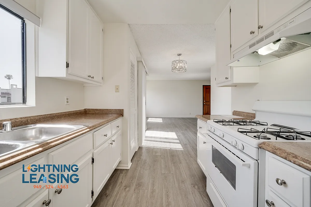 Building Photo - 1163 Justin Ave #1