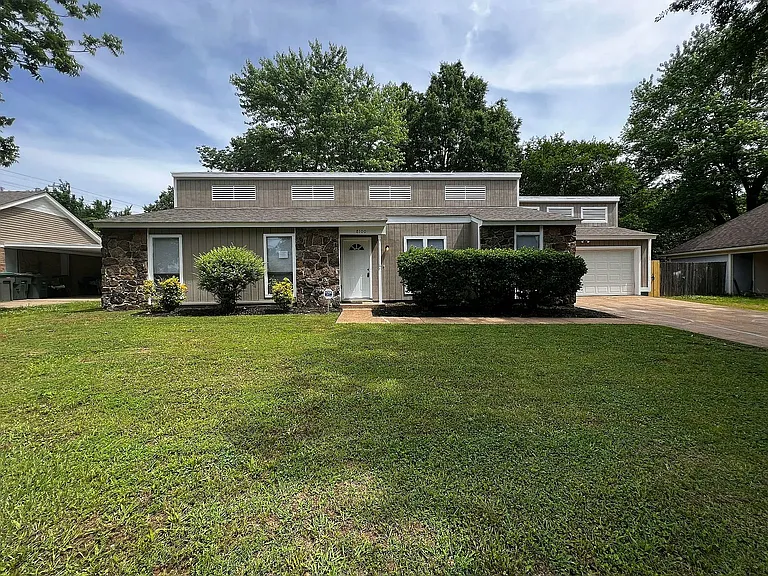 8100 Shallow Glen Trl — Photo 1