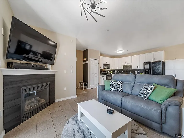 7292 S Blackhawk St #203 — Photo 8