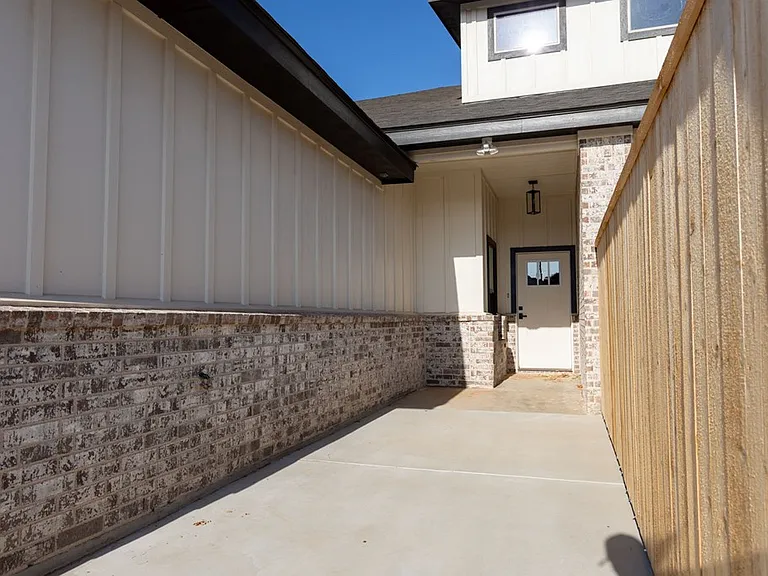 2105 Bryant St — Photo 2