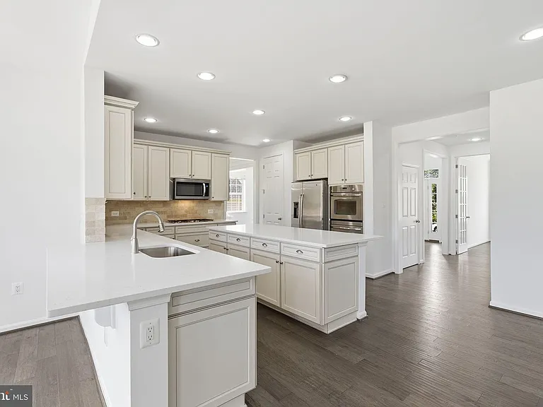 42222 Cameron Parish Dr — Photo 19