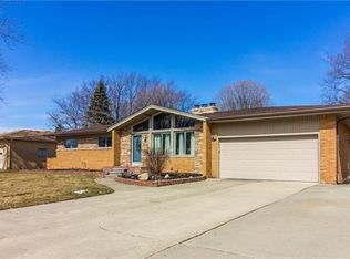 8763 Pemberton Dr, Sterling Heights, MI 48312