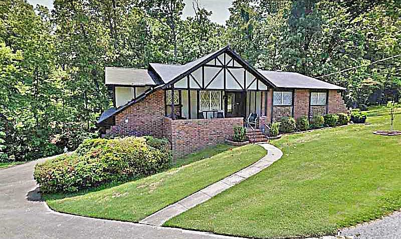 1st image of 825 N Lakeview Dr