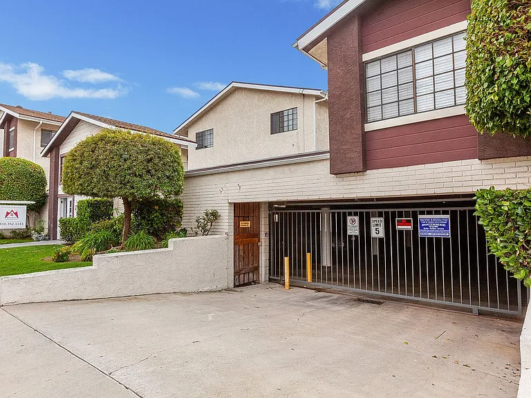 12521 Grevillea Avenue — Photo 16