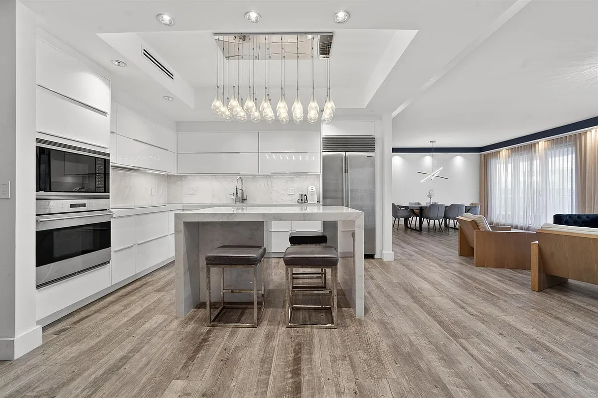 Building Photo - 2301 Collins Ave #14