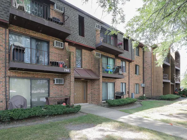 744 N Briar Hill Ln APT 5, Addison, IL 60101