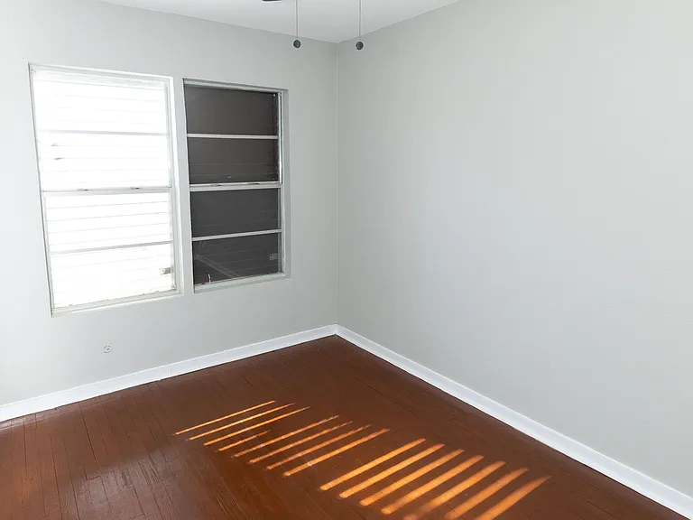 405 Beverly Dr — Photo 7