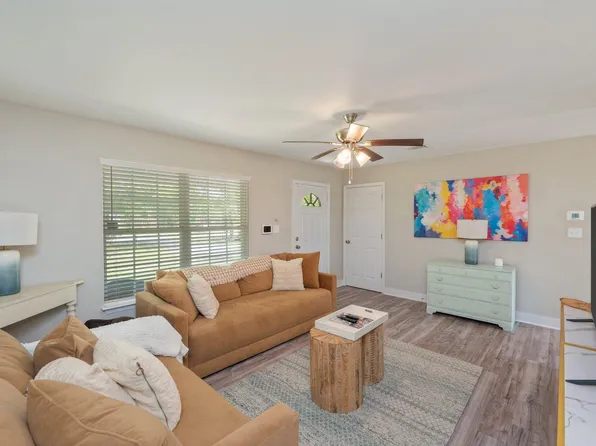 254 E Iris Ln, Defuniak Springs, FL 32433