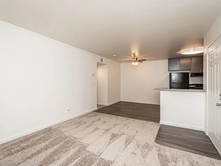 Carmel Pointe Apartments — Photo 36