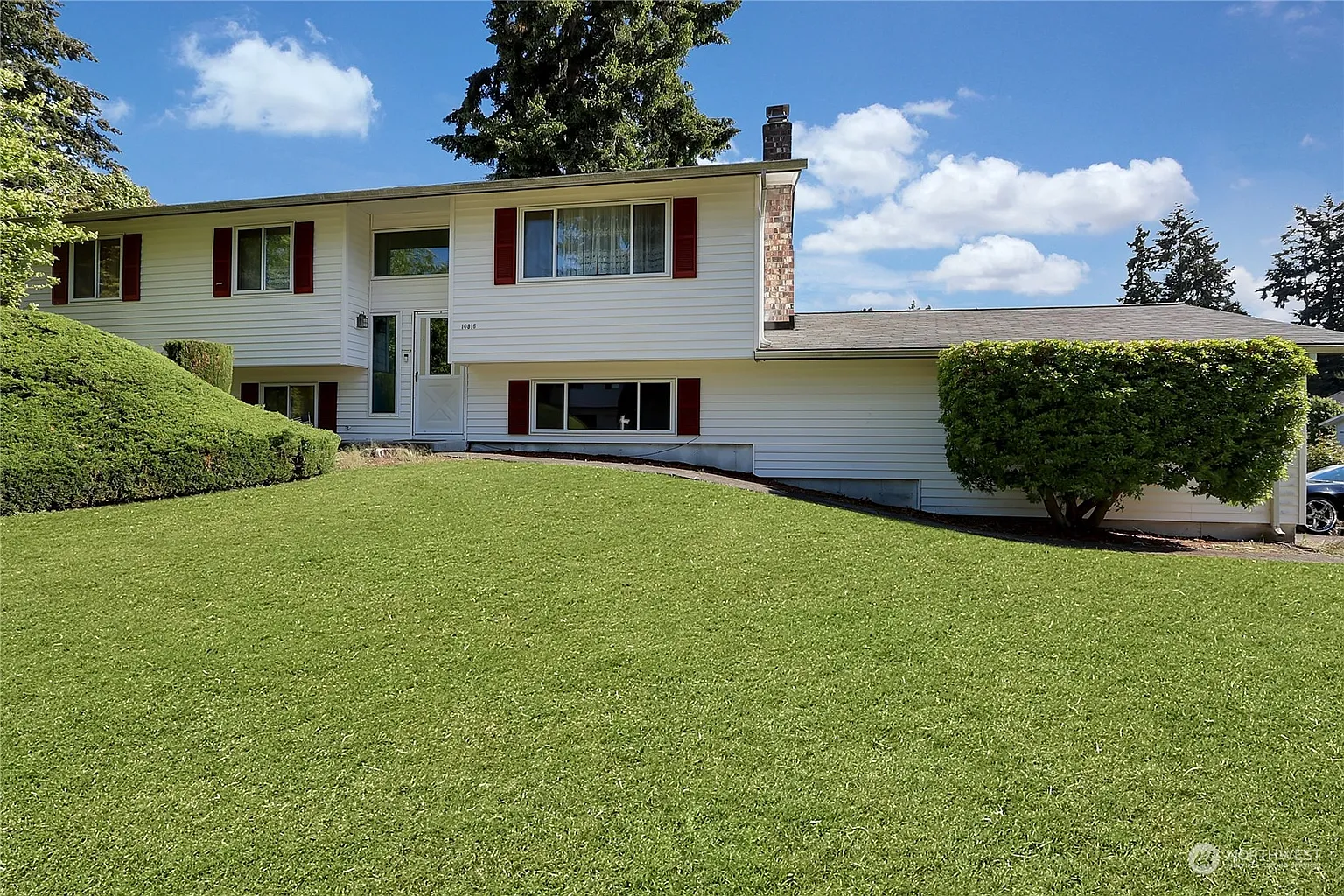 10816 99th Street SW photo 1