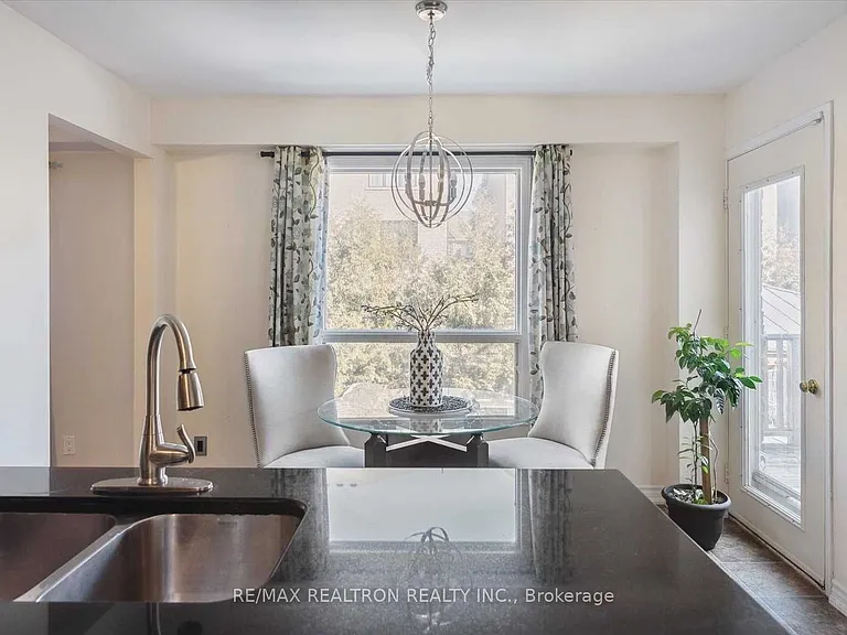 68 Flint Cres #UPPER — Photo 12