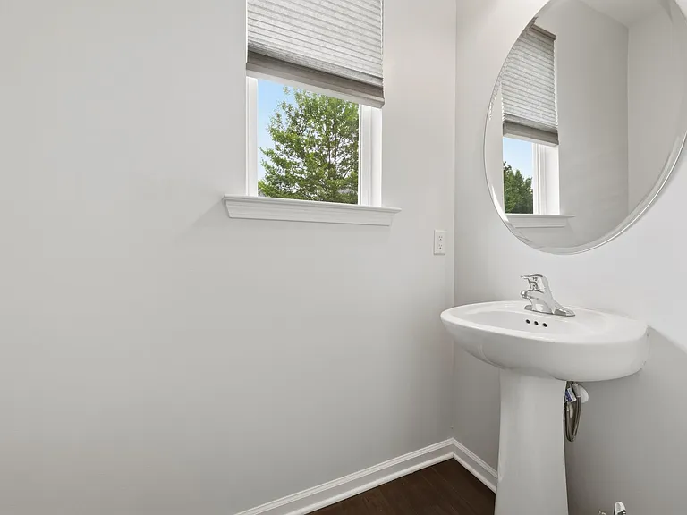 1502 Sharon Rd W — Photo 31