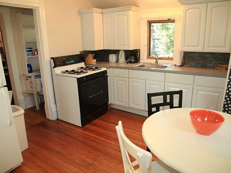 933 Spruce St #2 — Photo 6