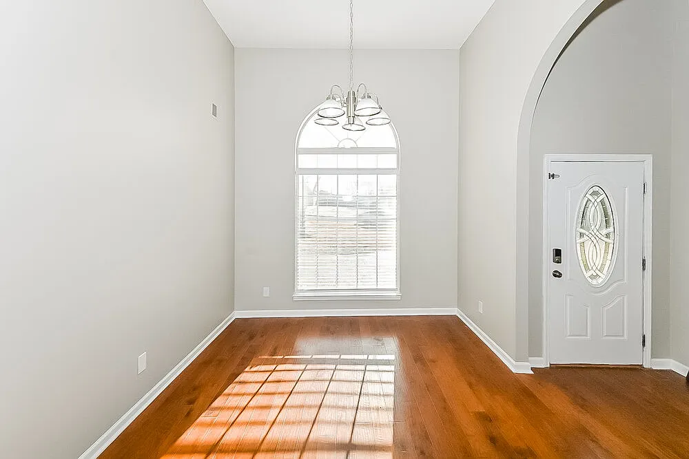 3 bed, 2.0 bath, 1816 sqft, $2,430 — Photo 4