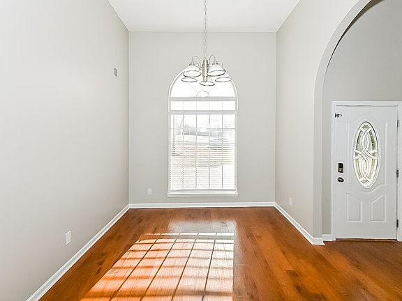 4th image of 5333 Doe Ln