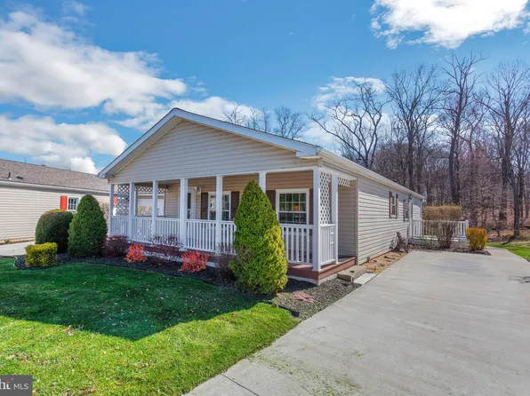 1096 Clubhouse Ct, Schwenksville, PA 19473