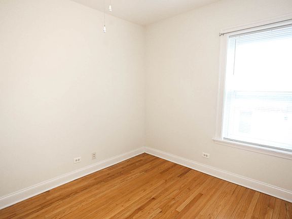 3rd image of 4810 1/2 N Paulina St #1W