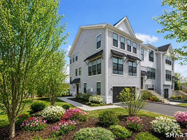5 Brentwood Circle, Danbury, CT 06810