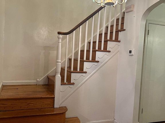 3rd image of 1137 Englewood St