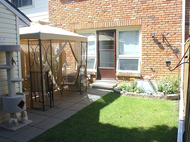 217 Admiral Dr — Photo 23
