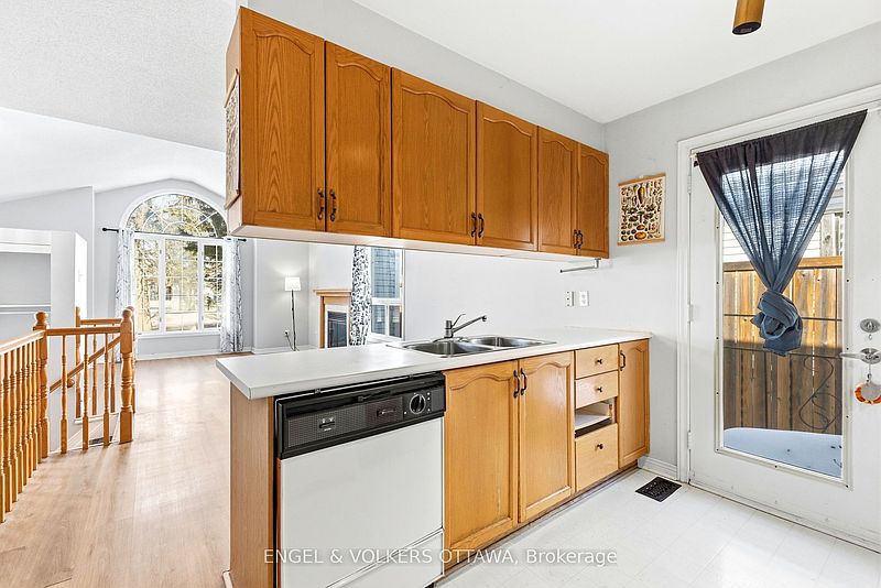 Ottawa House for rent - 3 Bedrooms — photo 11
