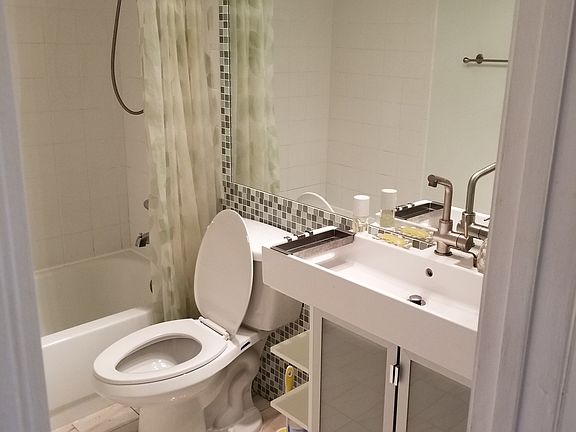 Bathroom on the first floor