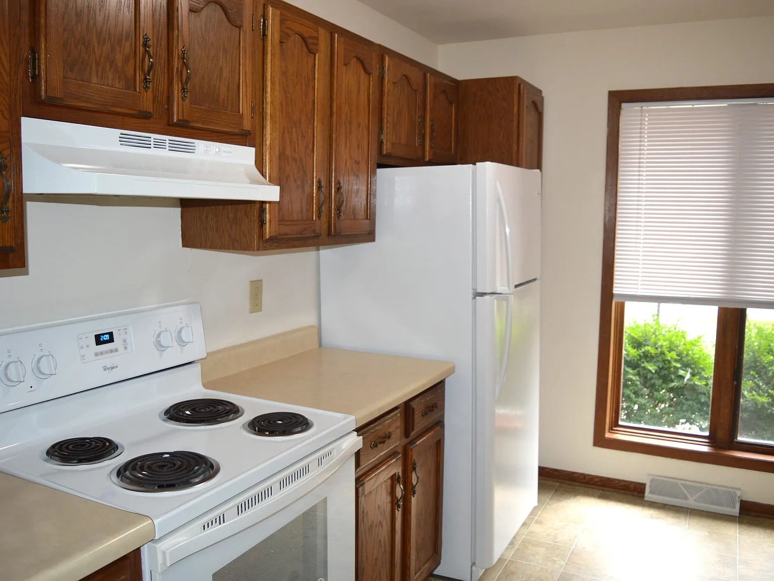 2 bed, 742 sqft, $2,095 — Photo 3