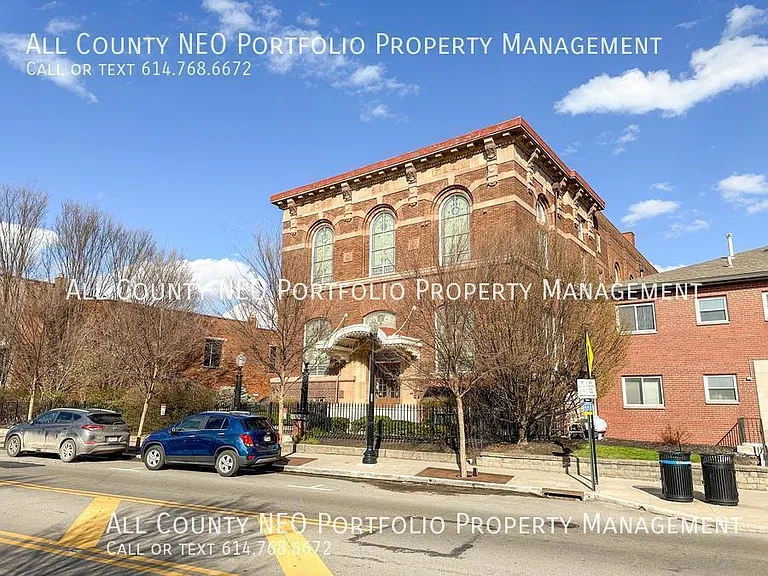 1276 N High St #304 — Photo 2