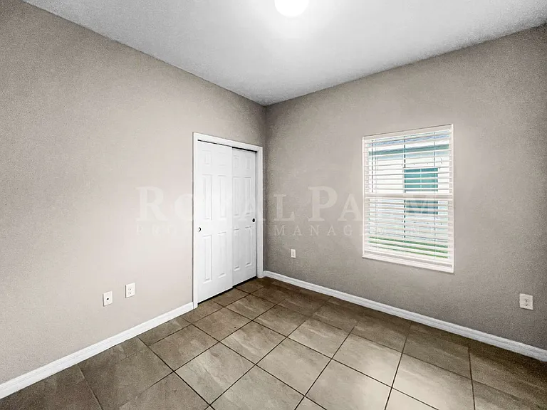 1322 Trafalgar Pkwy — Photo 18