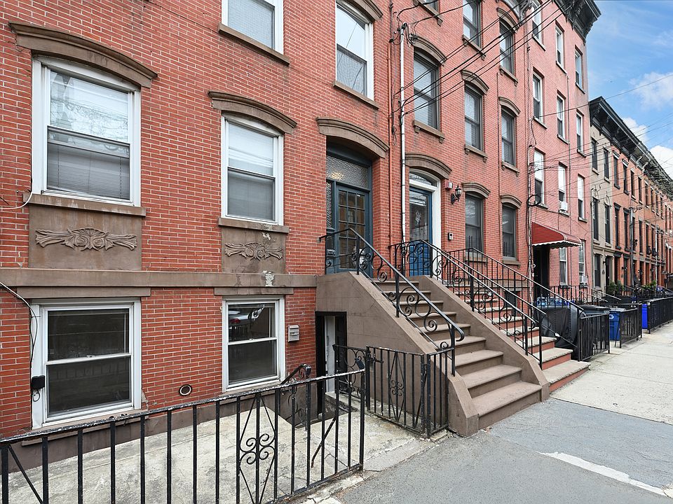 2nd level of Brownstone