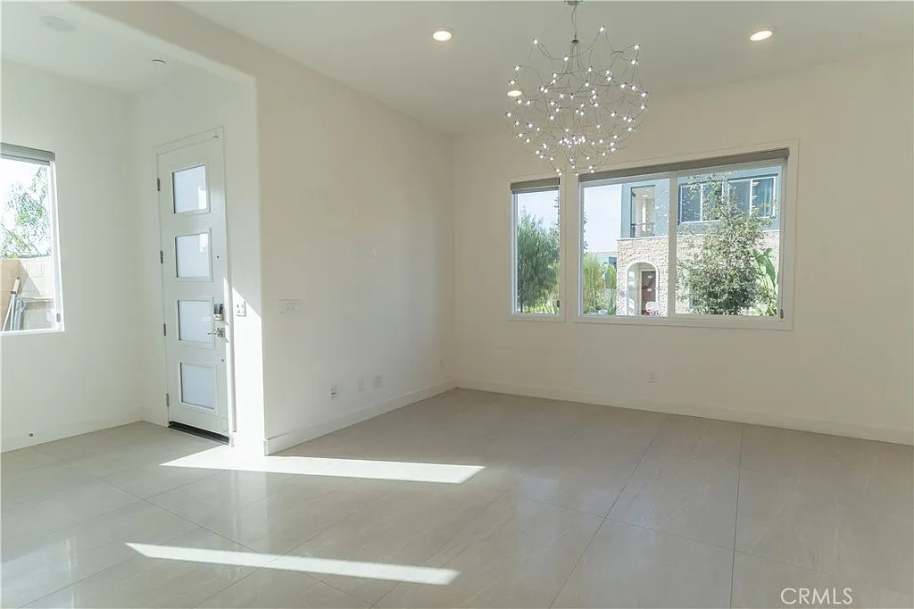 3 bed, 4.0 bath, 2761 sqft, $6,300 — Photo 4