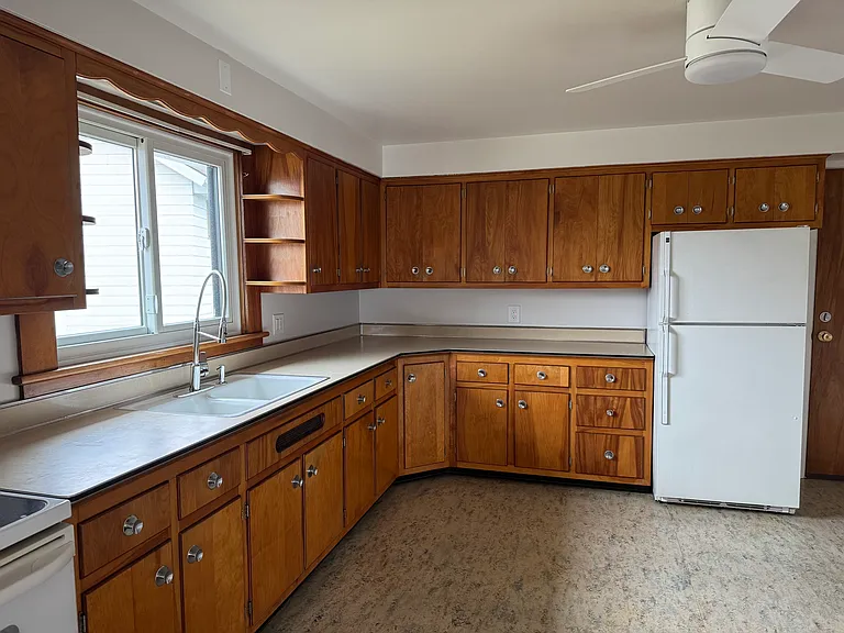 307 Warren St — Photo 20