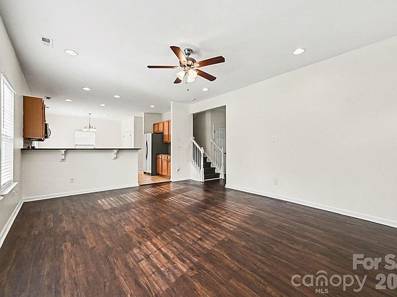 4th image of 10525 Dominion Village Dr