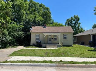 618 SW Kenova Rd, Topeka, KS 66606