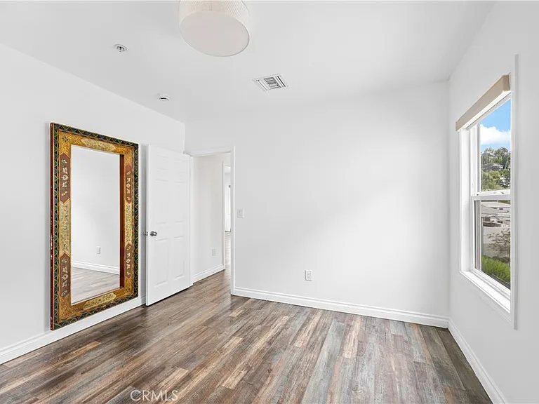 2211 Hyperion Ave — Photo 11