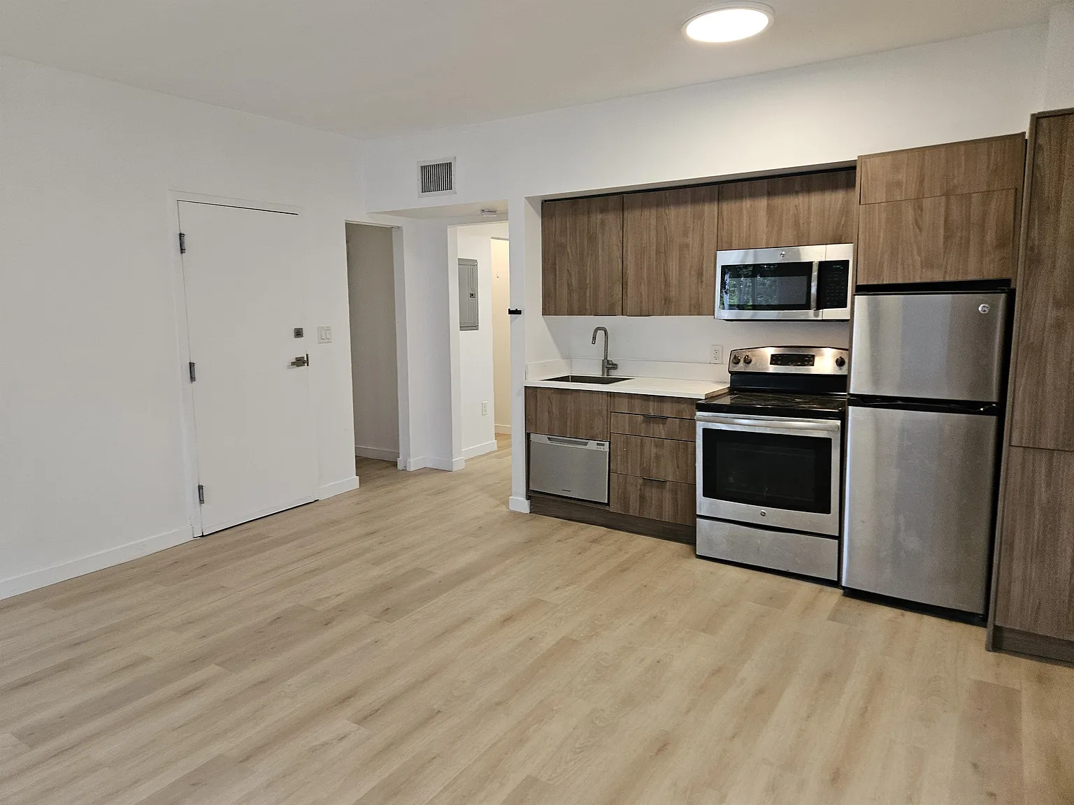 557 Michigan #211 PK #4 - 1 — Photo 4