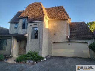 12 Carriage Pl #1012, Edison, NJ 08820