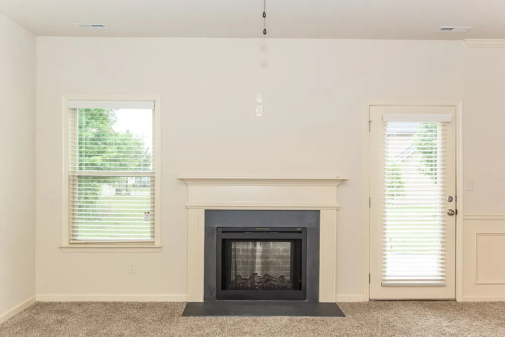 3 bed, 2.5 bath, 1920 sqft, $2,300 — Photo 4