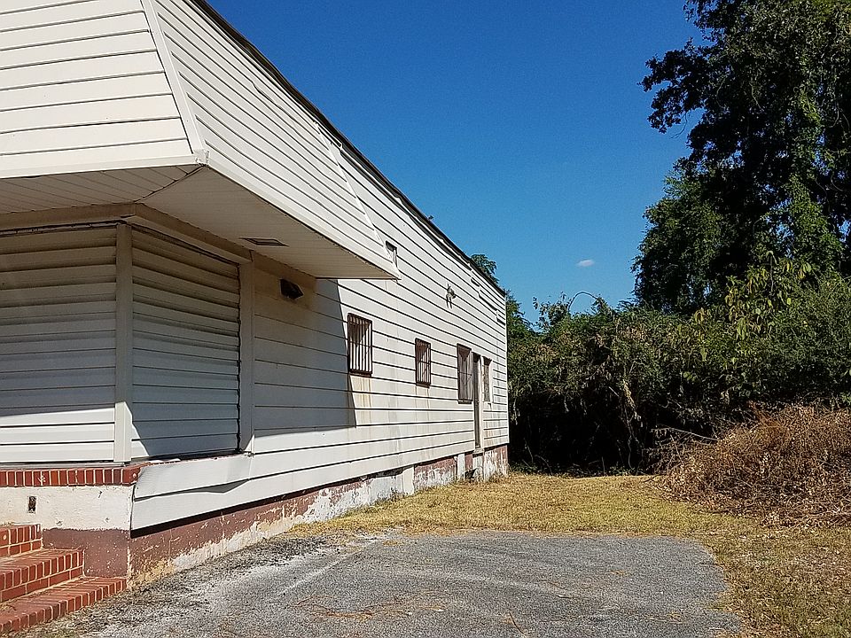 2nd image of 2407 Old Montgomery Rd