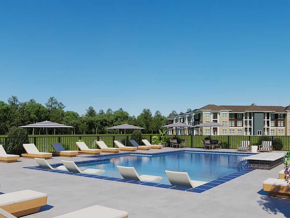 Flats at Sugar Run in Delaware, Ohio amenities include a pool with sunchairs.