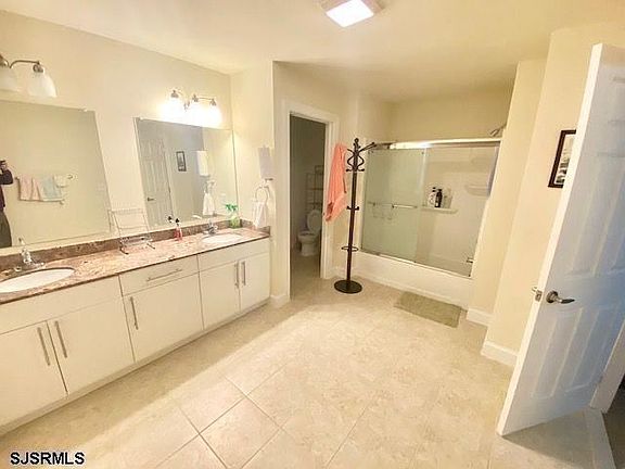3rd image of 111 W Church St #111